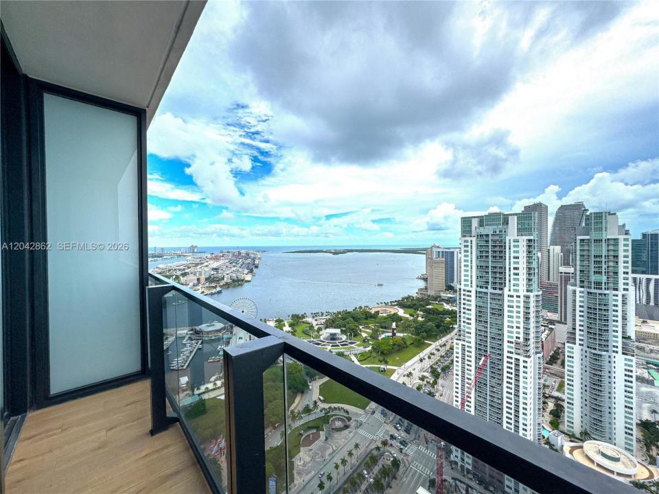 398 NE 5th St 4316, Miami, Florida 33132, USA