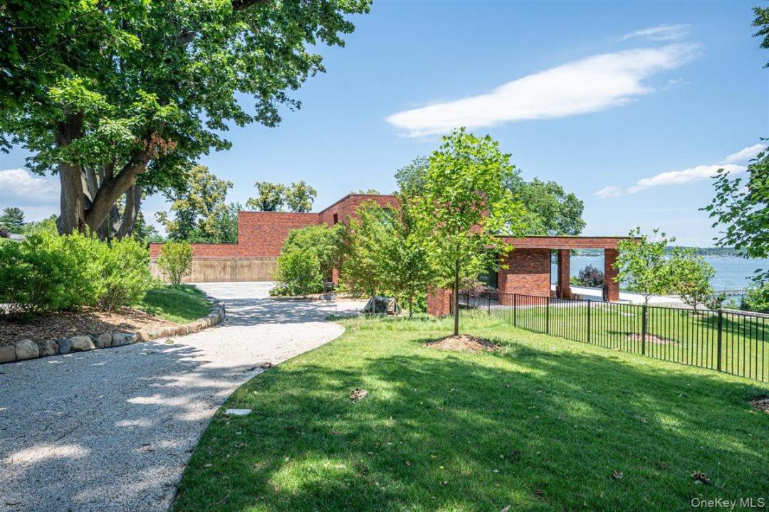 30 Pheasant Run, North Hempstead, ניו יורק 11024, ארצות הברית של אמריקה