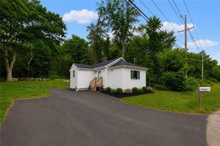 1703 Crandall Road, Tiverton, Rhode Island 02878, USA