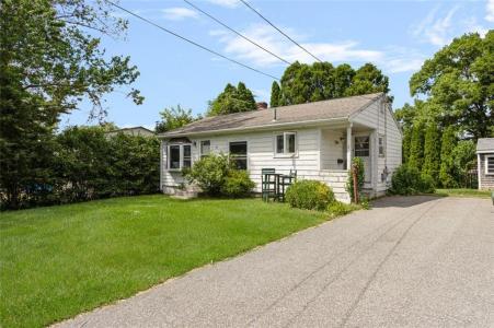 58 Springer Avenue, Tiverton, Rhode Island 02878, USA