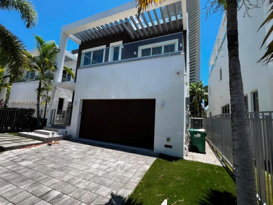 18975 Atlantic Blvd 18975, Sunny Isles Beach, Florida 33160, Stati Uniti