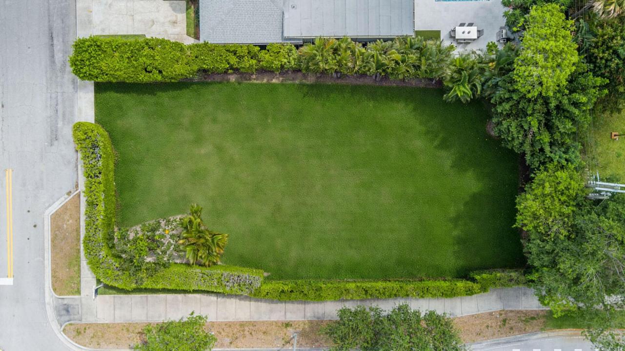 246 Gray Street, West Palm Beach, Florida 33405, USA