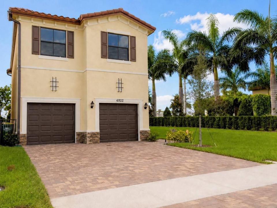 4822 NW 56th Court, Tamarac, Florida 33319