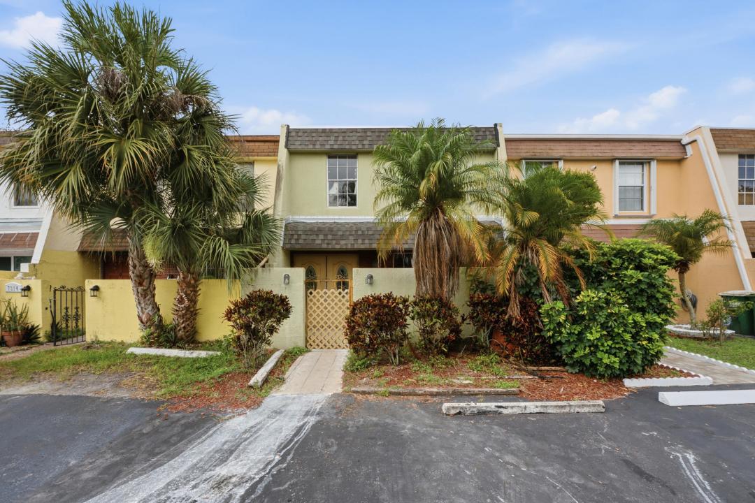 7318 NW 75th Street, Tamarac, Florida 33321