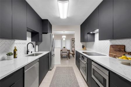 1491 NW 95th Ter 201, Pembroke Pines, Florida 33024, USA