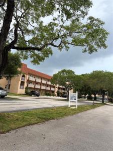 2741 N Pine Island Rd 109, Sunrise, Florida 33322, USA