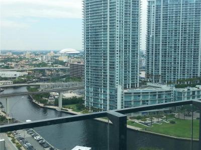 68 SE 6 St 1908, Miami, Florida 33131, USA