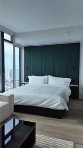20 NE 11th St PH05, Miami, Florida 33132, USA