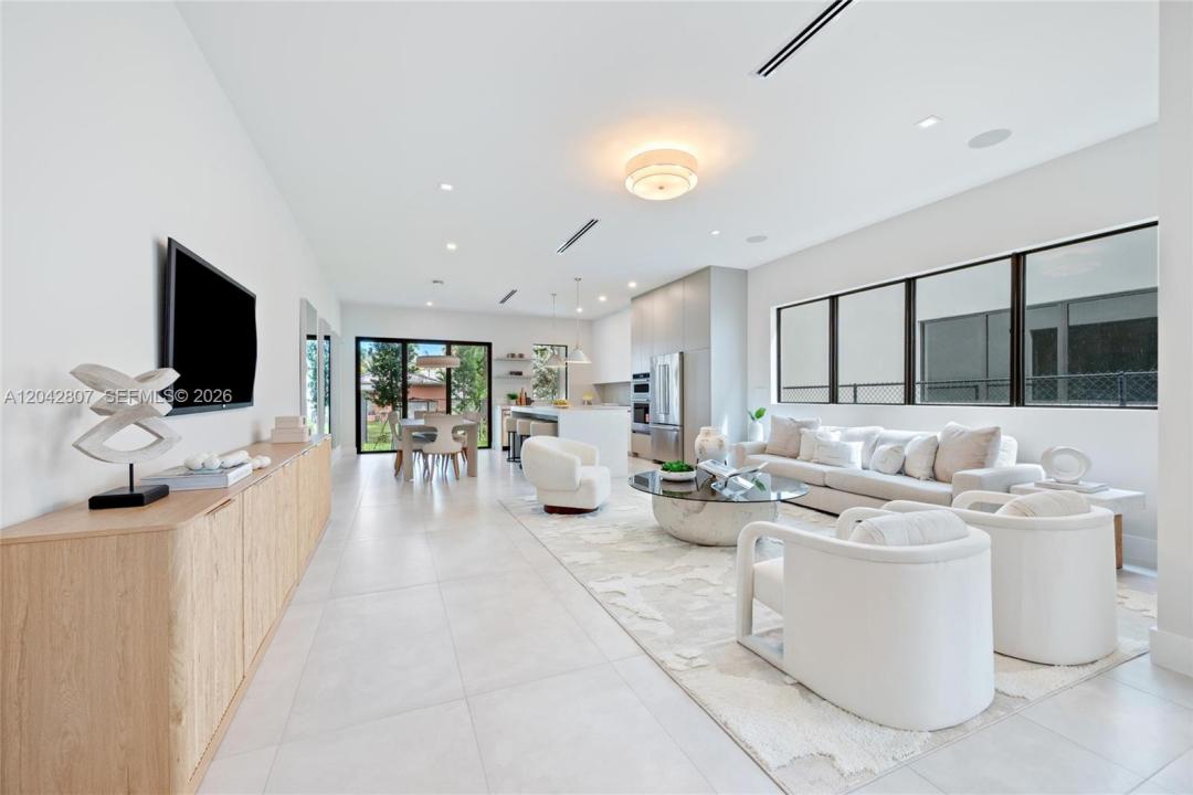 2747 SW 23rd Ter, Miami, Florida 33145, USA