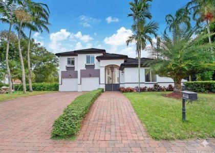 8164 SW 171st St, Palmetto Bay, Florida 33157