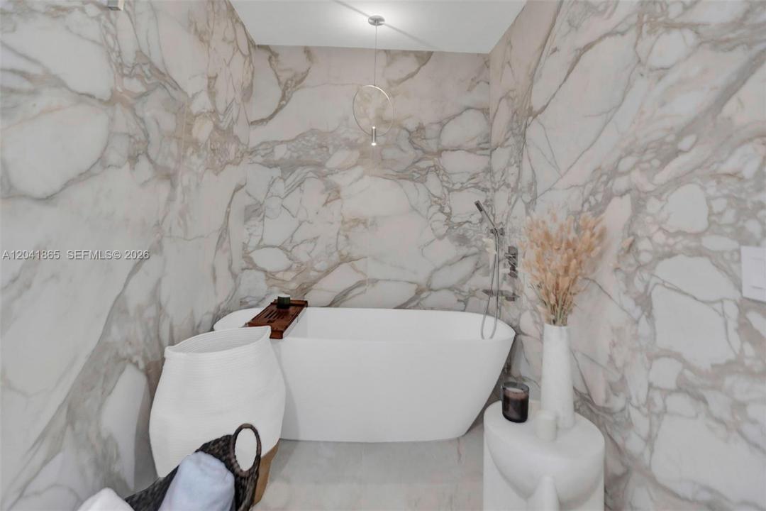 950 Brickell Bay Dr 5608, Miami, Florida 33131, Stati Uniti