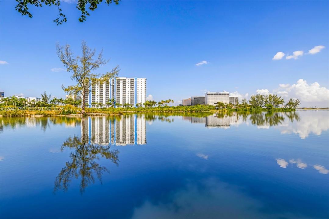 4805 NW 7th St 302-15, Miami, Floride 33126, États-Unis