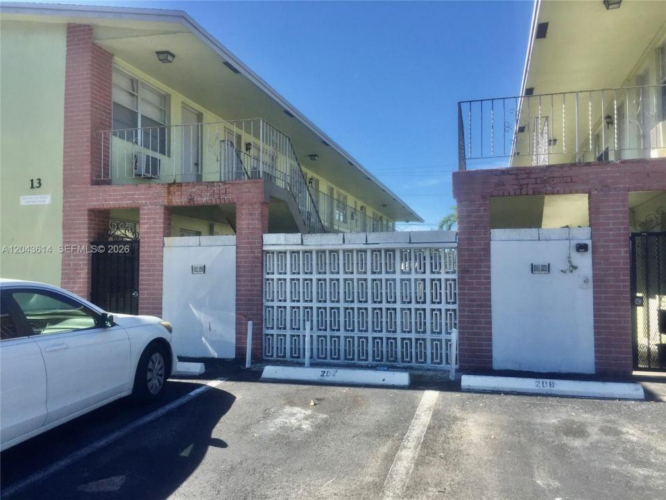 13 NE 2nd Ave 104, Dania Beach, Floride 33004, États-Unis