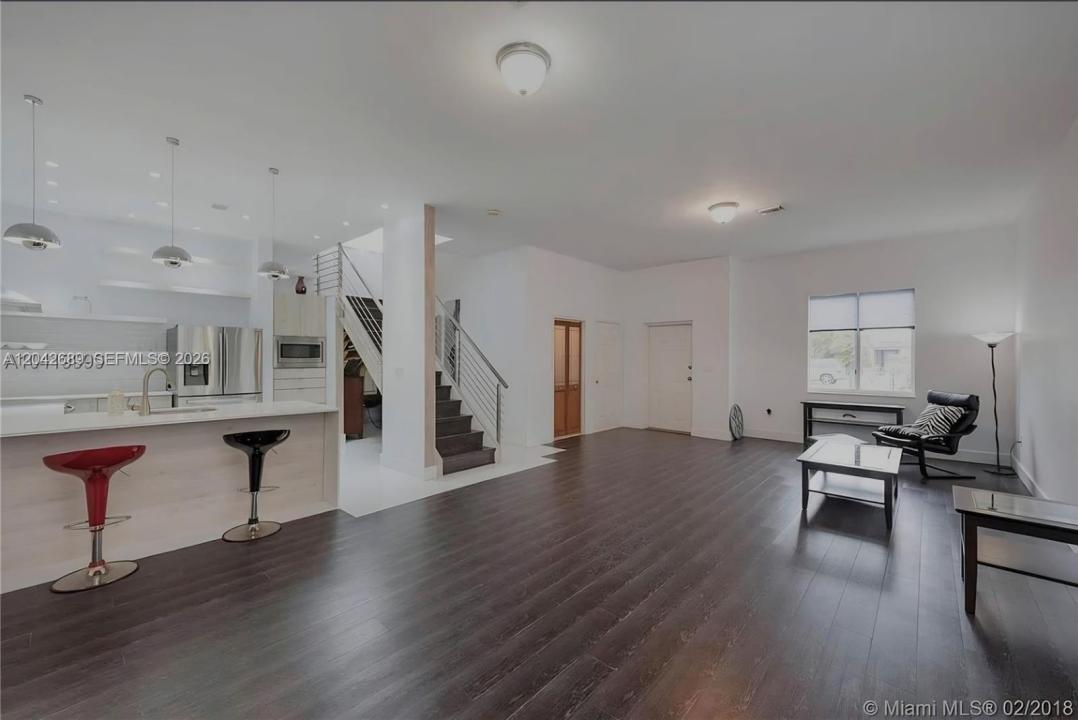 2732 SW 26 St 2732, Miami, Florida 33133, USA