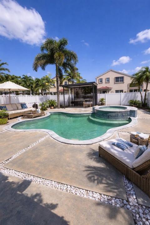 19227 NW 22nd St, Pembroke Pines, Floride 33029, États-Unis