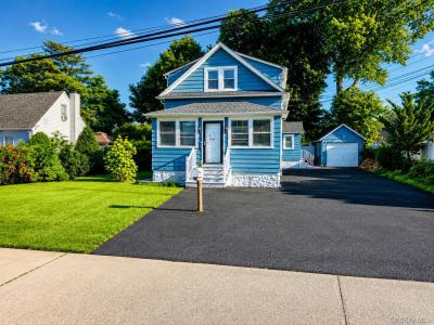 26 Flanders Place, West Babylon, New York 11704, USA