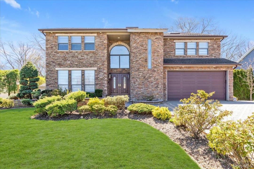 219 Carnation Drive, Babylon, New York 11735, USA