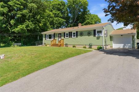 25 Meadow Lark Drive, Westerly, Rhode Island 02891, USA