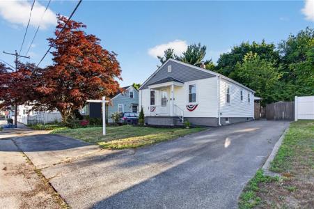 13 Delmont Street, Johnston, Rhode Island 02919, USA