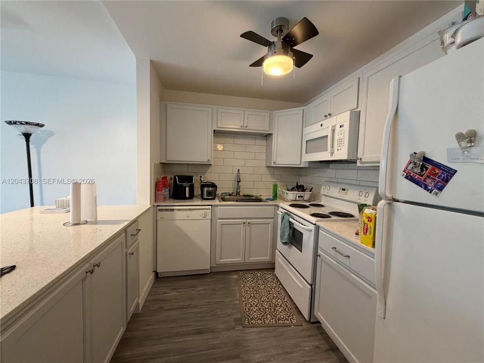 4174 Inverrary Dr 408, Lauderhill, Florida 33319, USA
