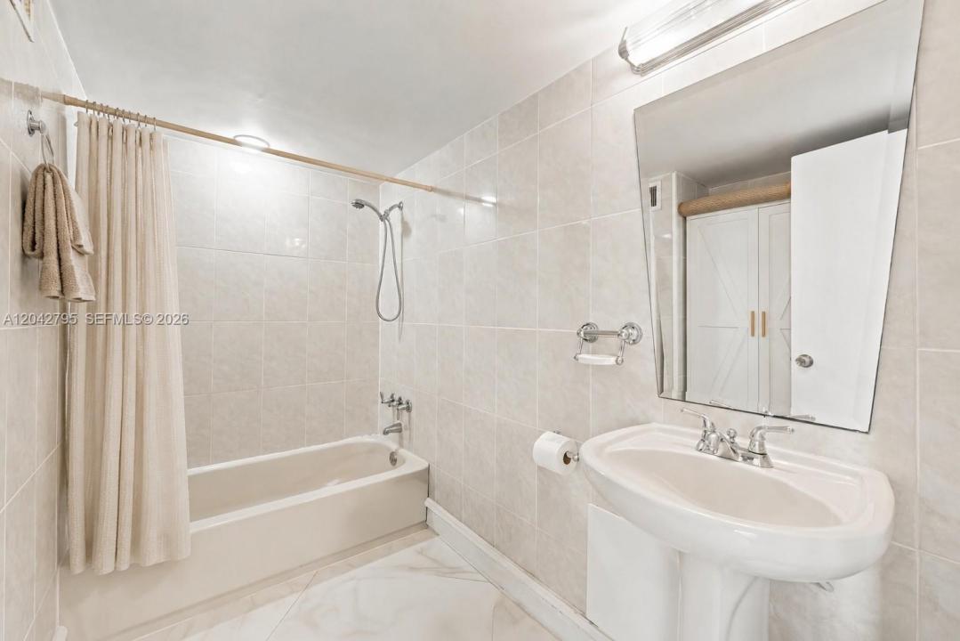 2030 S Ocean Dr 816, Hallandale Beach, Florida 33009, USA