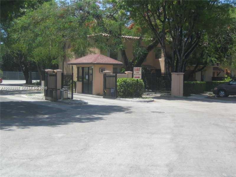 10794 N Kendall Dr B22, Miami, Florida 33176, USA