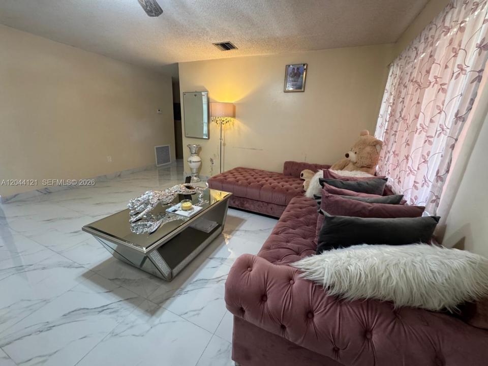 5923 Fillmore St, Hollywood, Florida 33021, USA