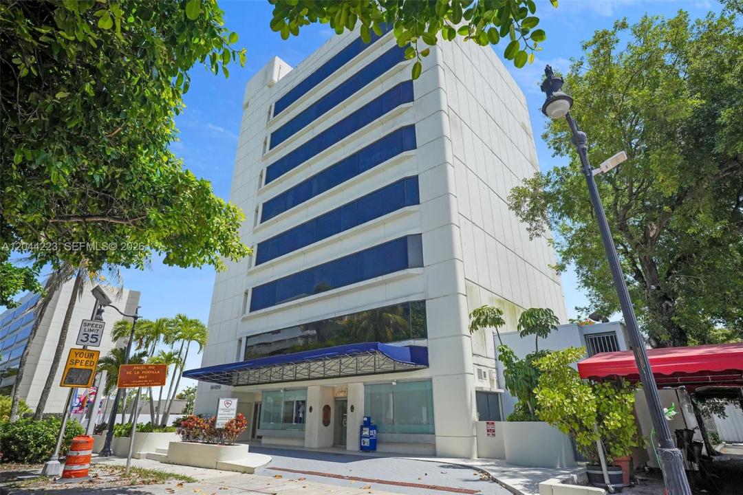 2150 SW 22nd St 7A, Miami, Florida 33145, USA