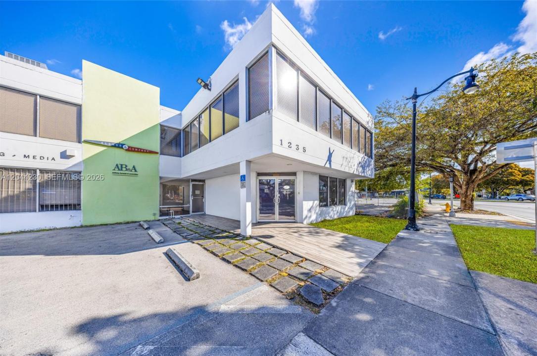 1235 SW 22nd St, Miami, Floryda 33145, USA