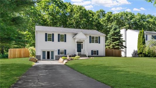 66 Hunters Crossing Drive, Coventry, Rhode Island 02816, USA