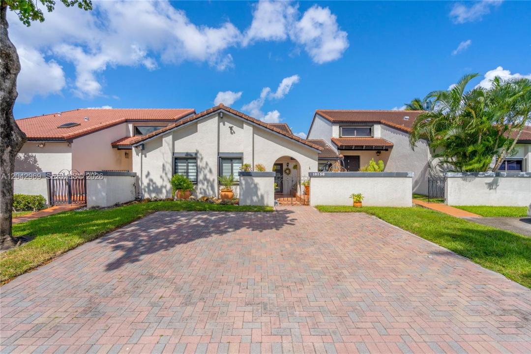 18156 NW 66th Ct, Hialeah, Florida 33015, Amerika Birleşik Devletleri