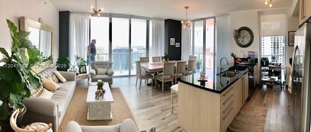 1111 SW 1st Ave 3225, Miami, Florida 33130, USA