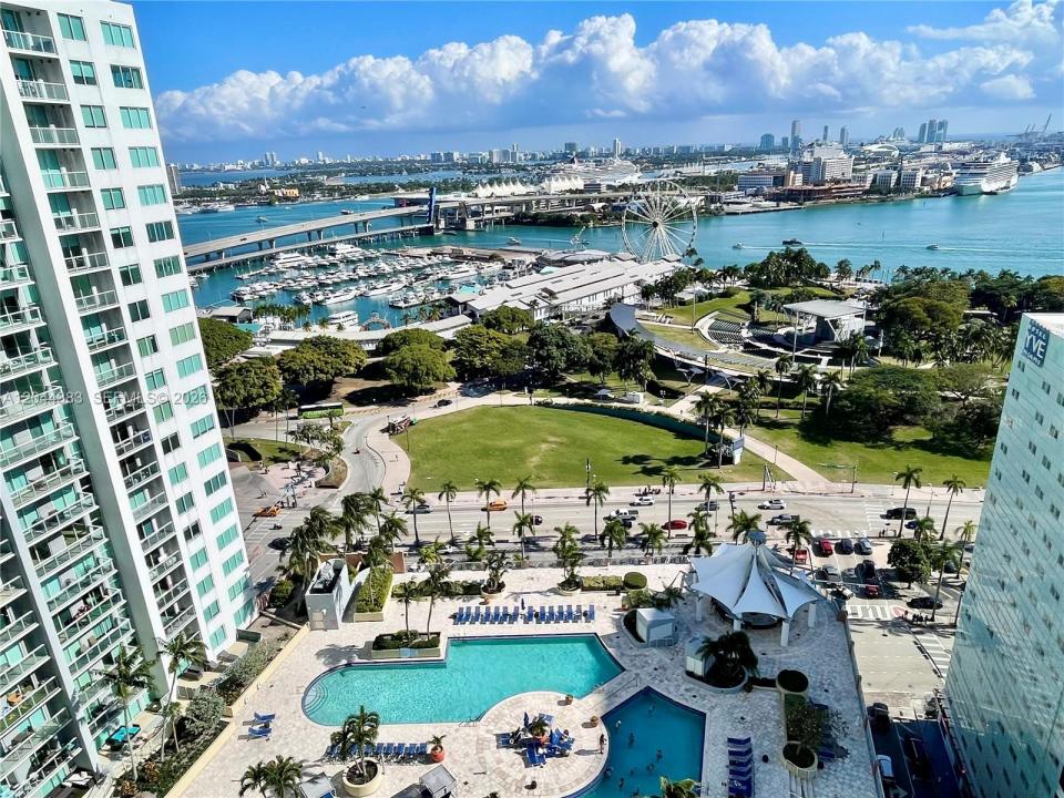 253 NE 2nd St 2409, Miami, Florida 33132, USA