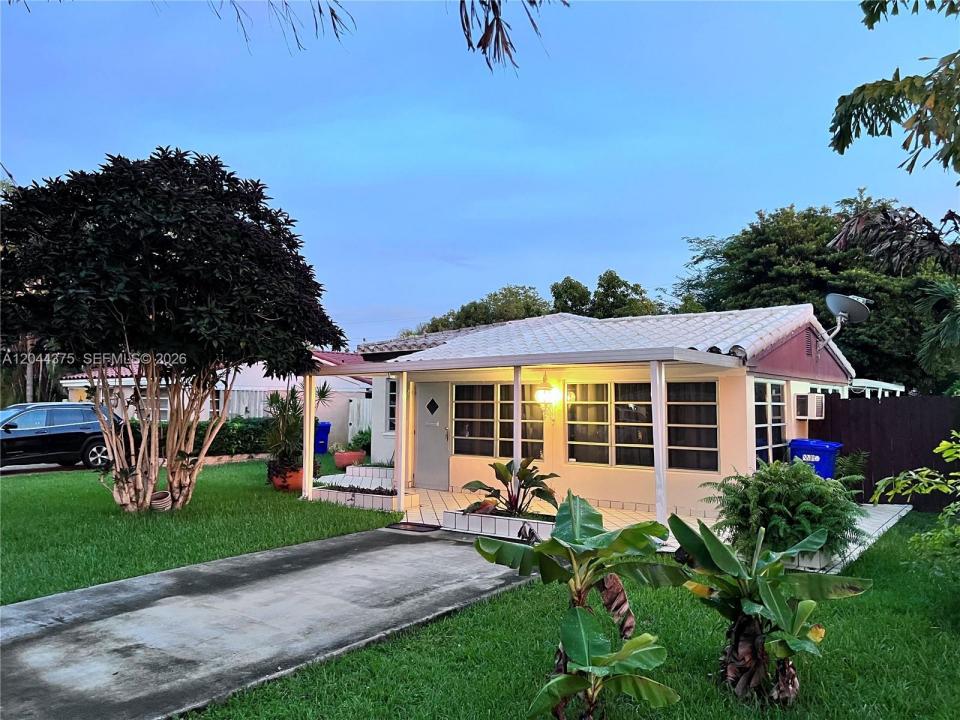 2082 NE 180th St 2082, North Miami Beach, Floride 33162, États-Unis