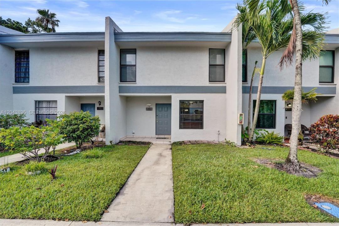 9220 NW 14th St 272, Pembroke Pines, Florida 33024, USA