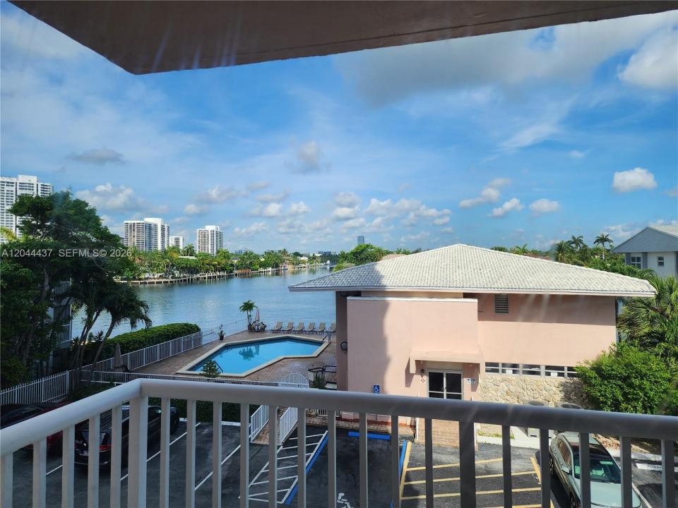 3161 S Ocean Dr 301, Hallandale Beach, Florida 33009, Stati Uniti