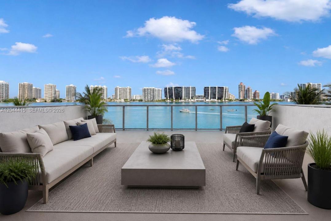 18100 N Bay Rd 304, Sunny Isles Beach, Floryda 33160, USA