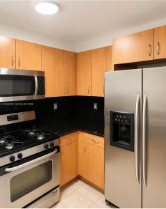 16851 NE 35TH AVE 27, North Miami Beach, Florida 33160, USA