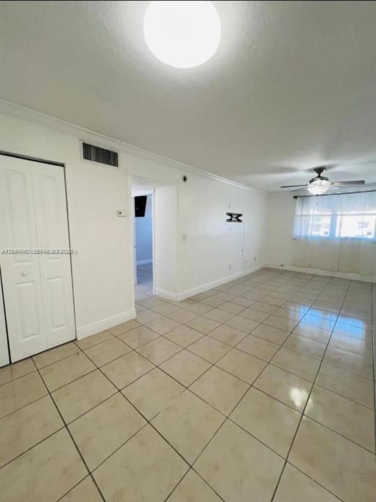 606 W 81st St 224, Hialeah, Florida 33014, Stati Uniti
