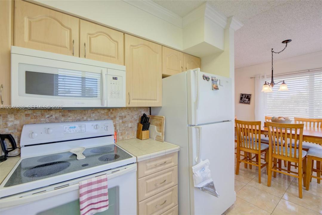 920 SW 10th Ter 12R, Hallandale Beach, Floride 33009, États-Unis