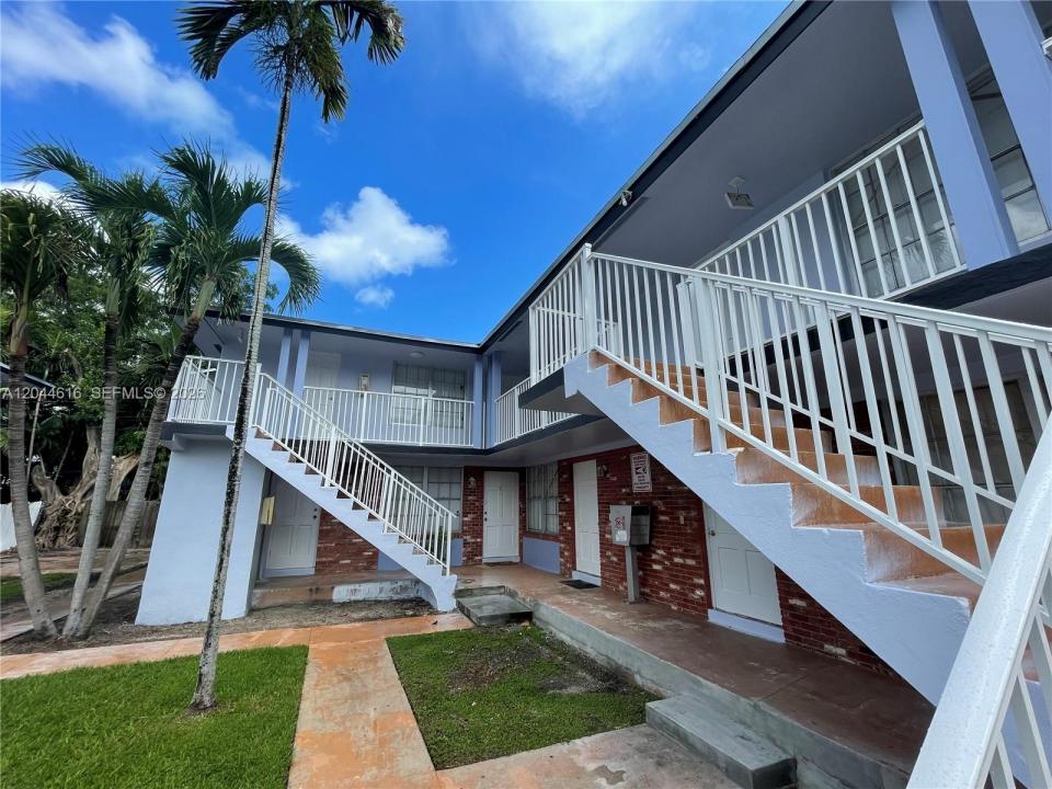7841 Dunham Blvd 6, Miami, Floryda 33138, USA