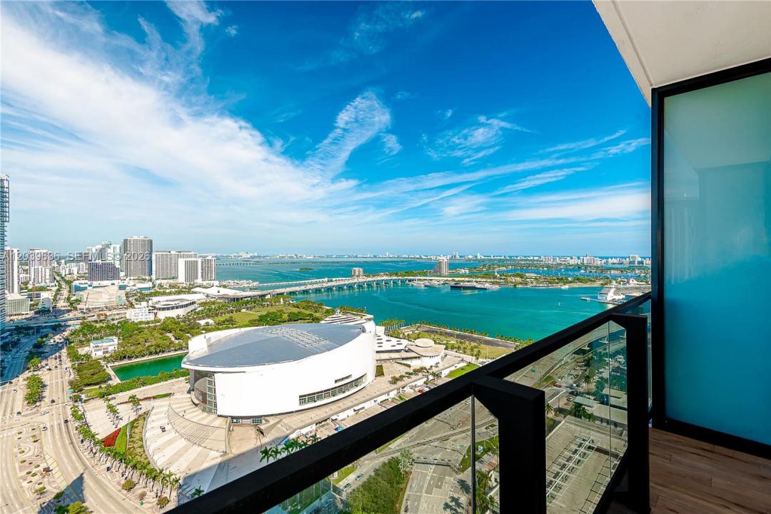 398 NE 5th St 2904, Miami, Florida 33132, USA
