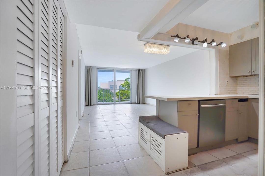 6900 Bay Dr 3H, Miami Beach, Florida 33141, USA