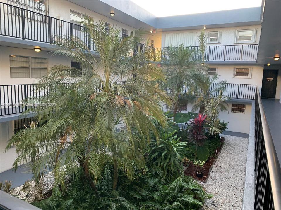 2460 SW 18th Ave 1205, Miami, Florida 33145, USA