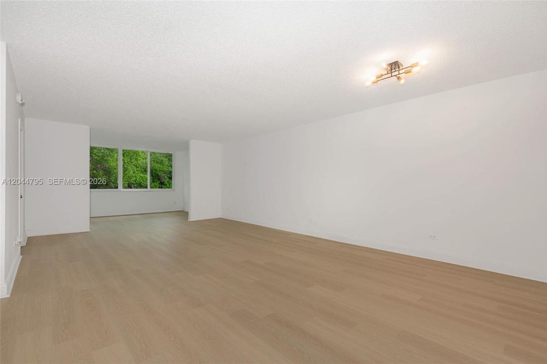 445 NE 195th St 326, Miami, Florida 33179, USA