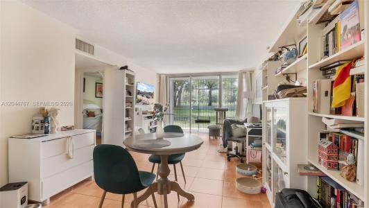 110 Fontainebleau Blvd 101, Miami, Floryda 33172, USA