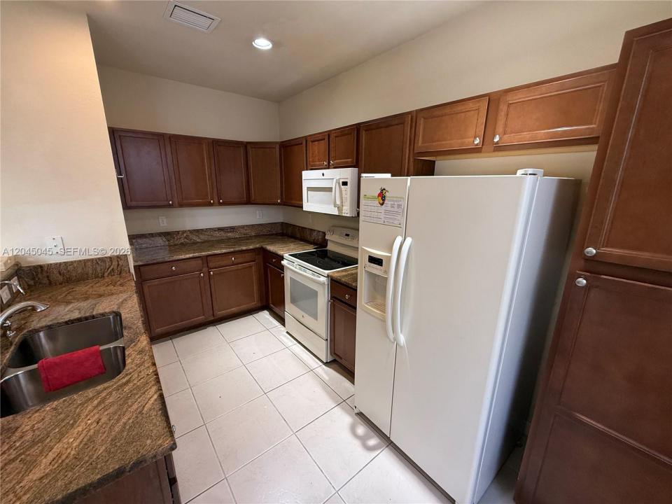 9572 SW 169th Pl Main House, Miami, فلوريدا 33196, الولايات المتحدة