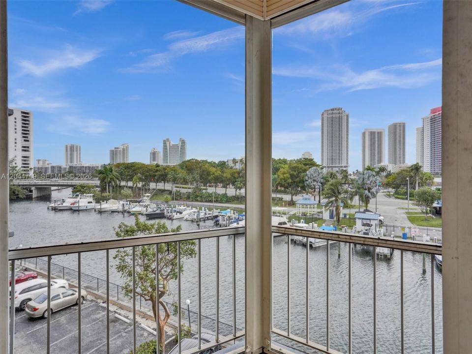 200 Diplomat Pkwy 432, Hallandale Beach, Florida 33009, Stati Uniti