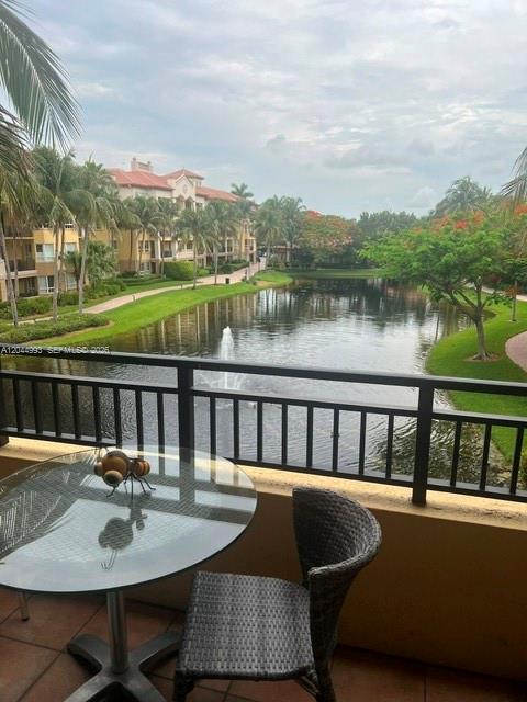 16102 Emerald Estates Dr 235, Weston, Florida 33331, Stati Uniti