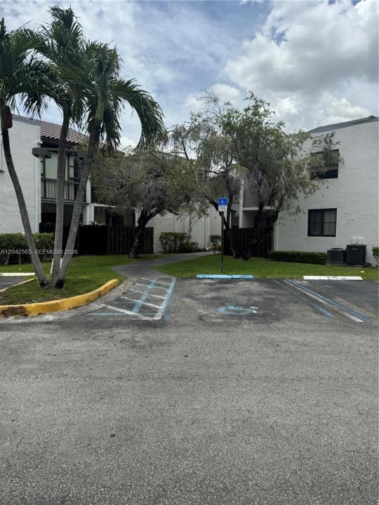 9429 Fontainebleau Blvd 105-33, Miami, Floride 33172, États-Unis